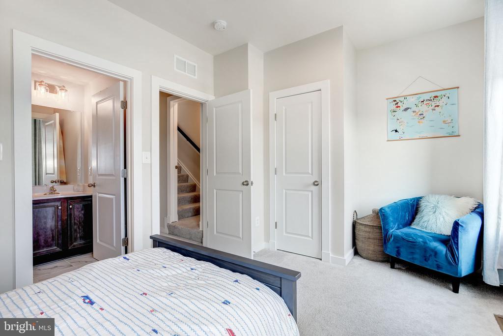 3409 Stone Barn Dr