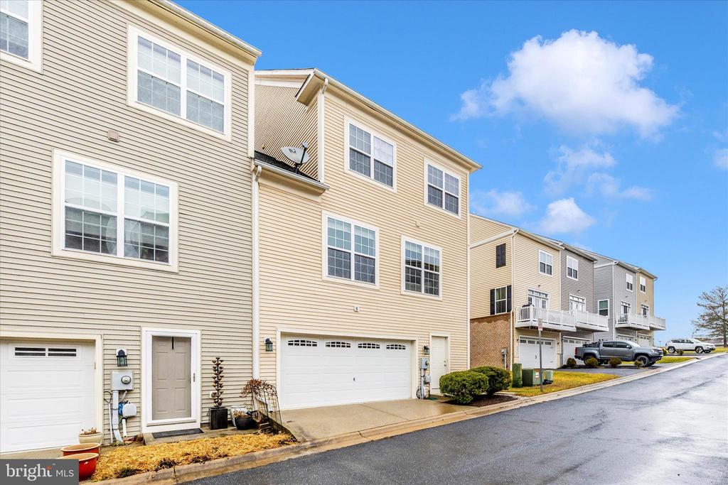 10228 NUTHATCH DRIVE