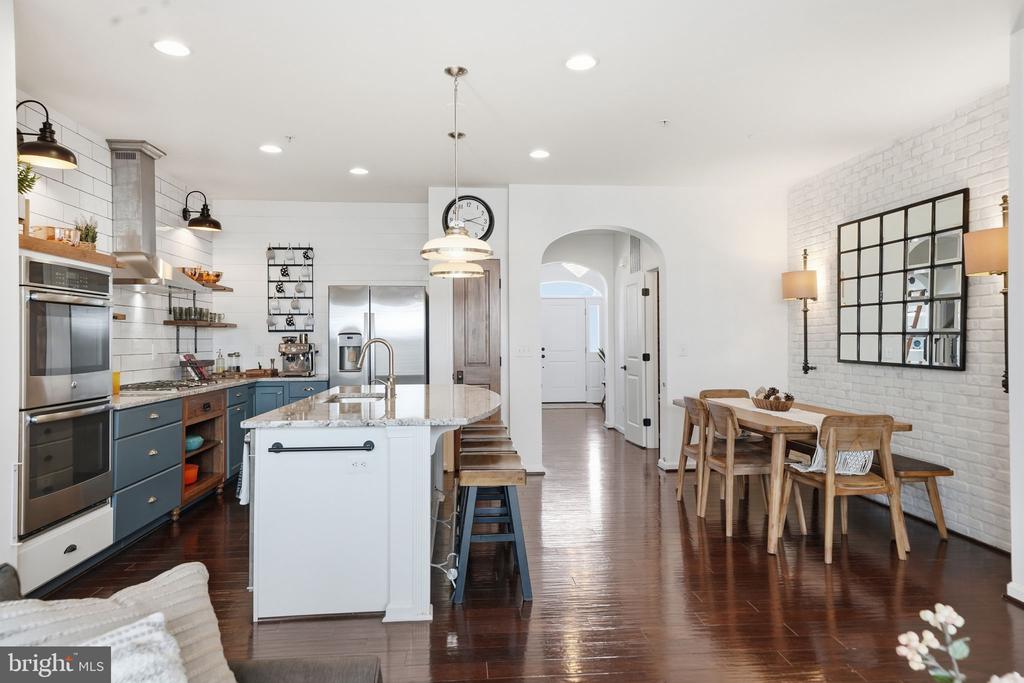 3034 PALATINE DRIVE