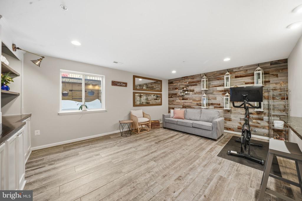 3034 PALATINE DRIVE