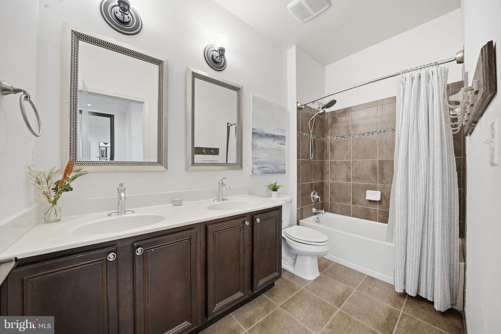 3034 PALATINE DRIVE