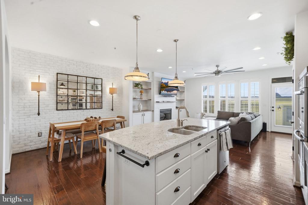 3034 PALATINE DRIVE