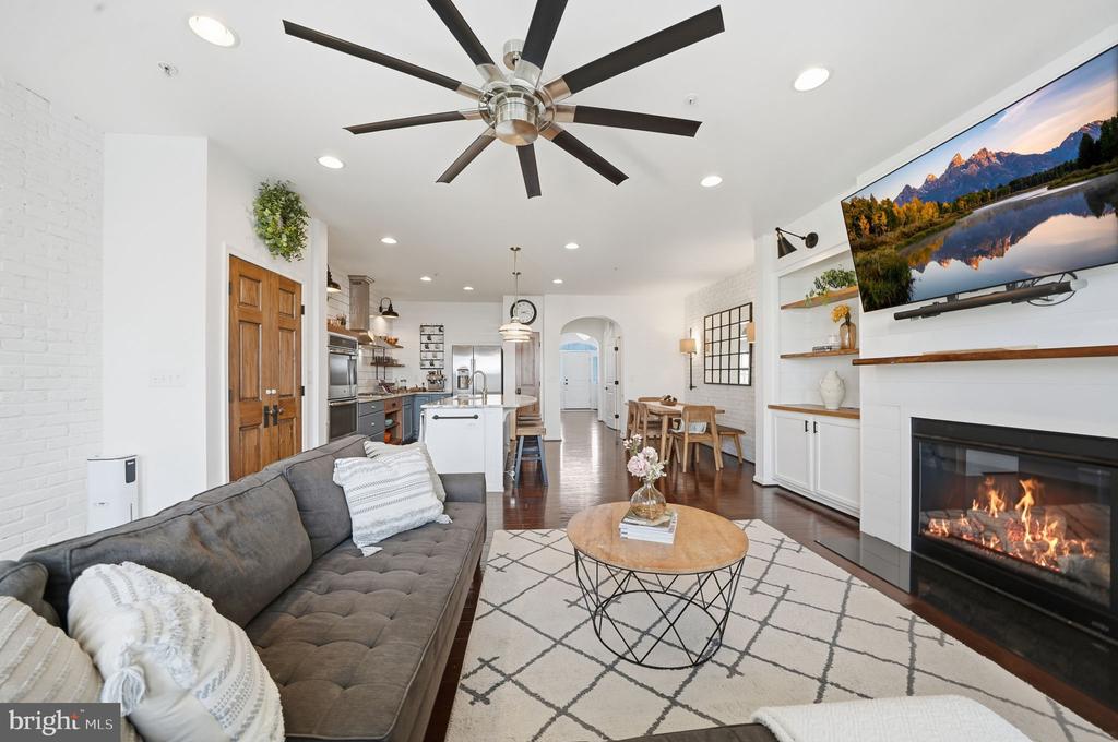 3034 PALATINE DRIVE