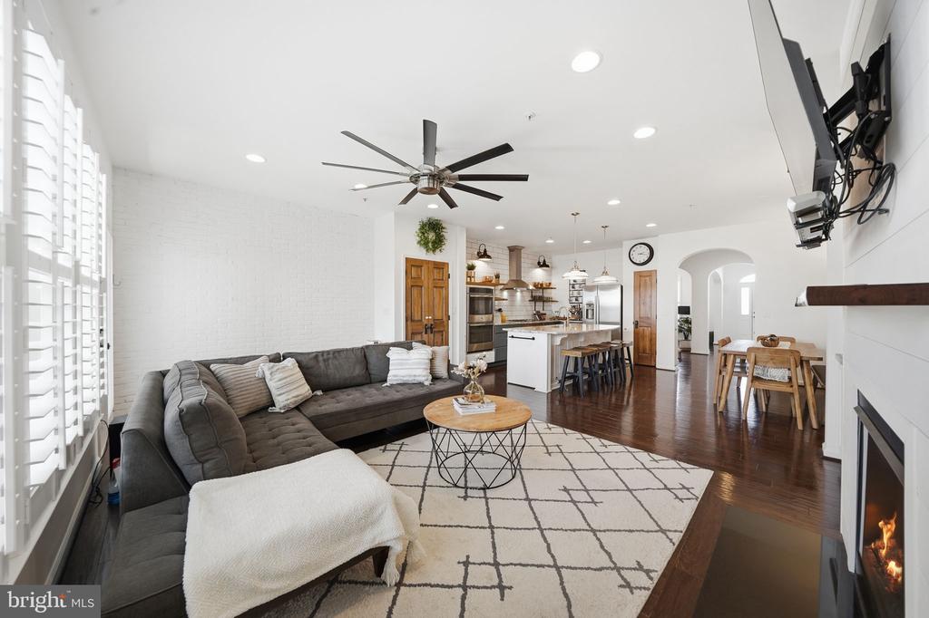 3034 PALATINE DRIVE