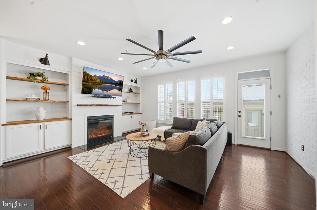 3034 PALATINE DRIVE