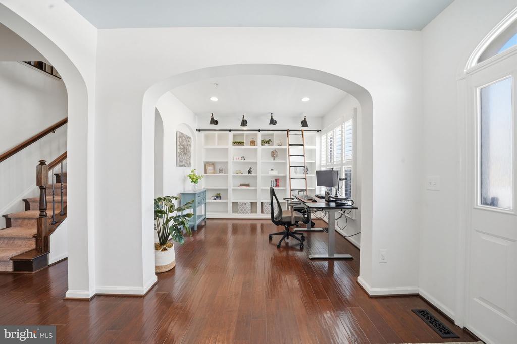 3034 PALATINE DRIVE