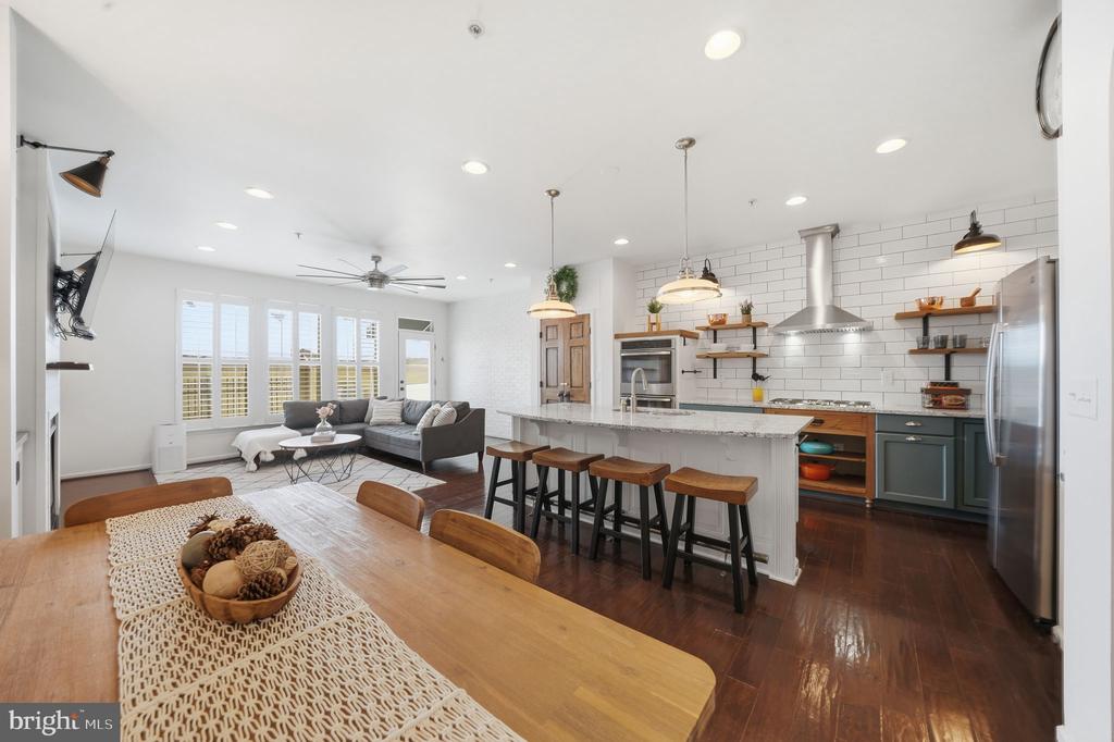 3034 PALATINE DRIVE