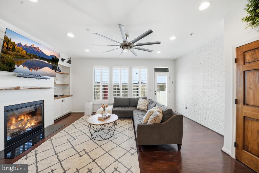 3034 PALATINE DRIVE