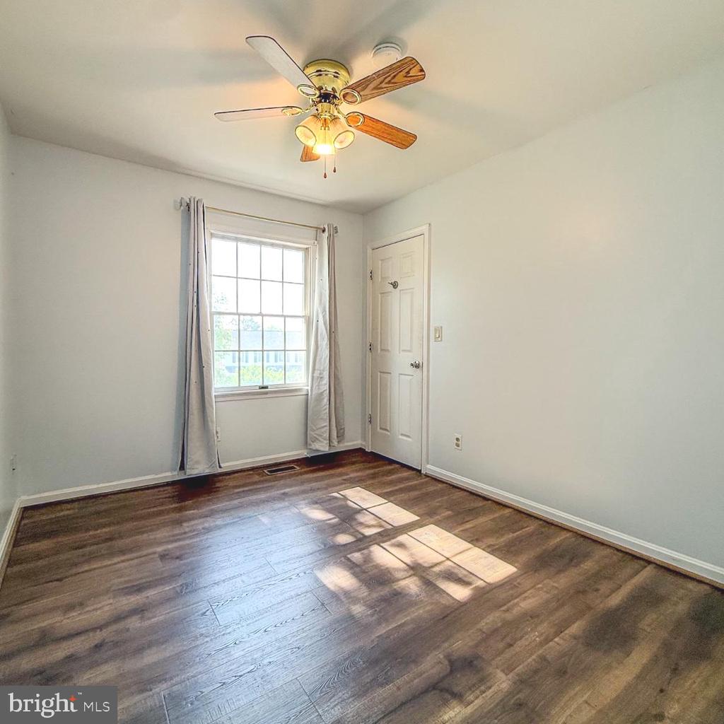3910 RED LEAF COURT