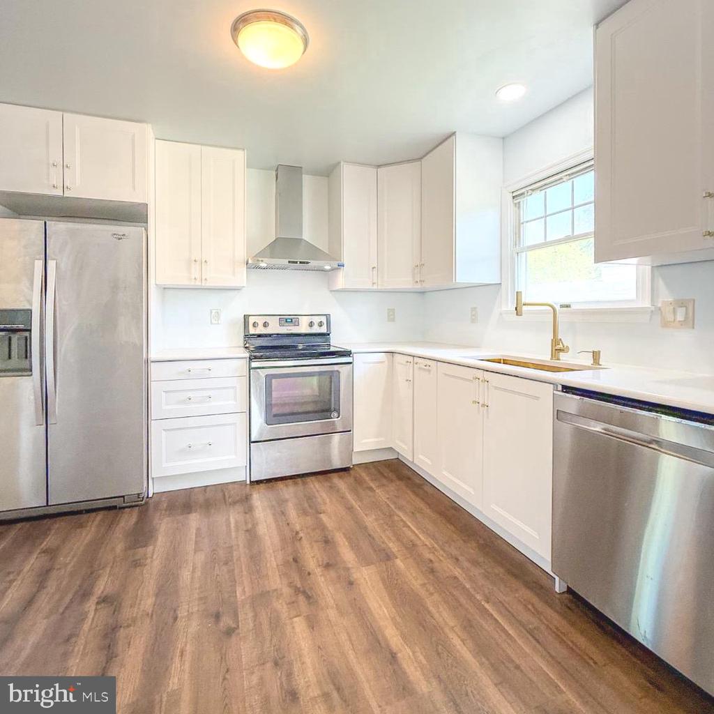 3910 RED LEAF COURT