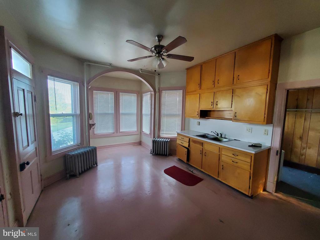 33 E MAIN STREET
