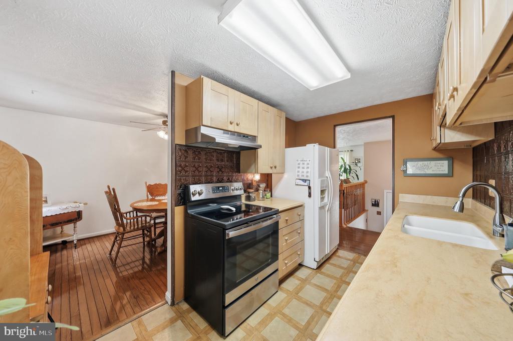1595 ELMWOOD COURT