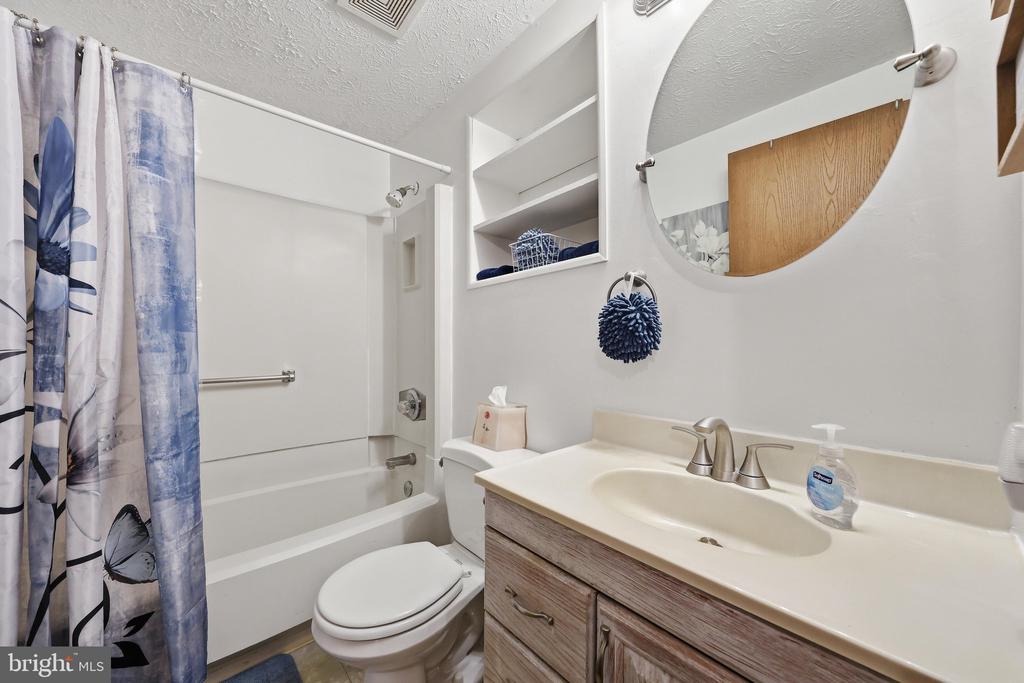 1595 ELMWOOD COURT