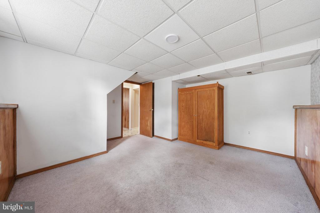 1595 ELMWOOD COURT