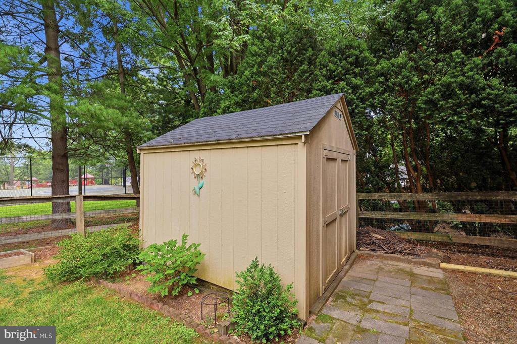 1595 ELMWOOD COURT
