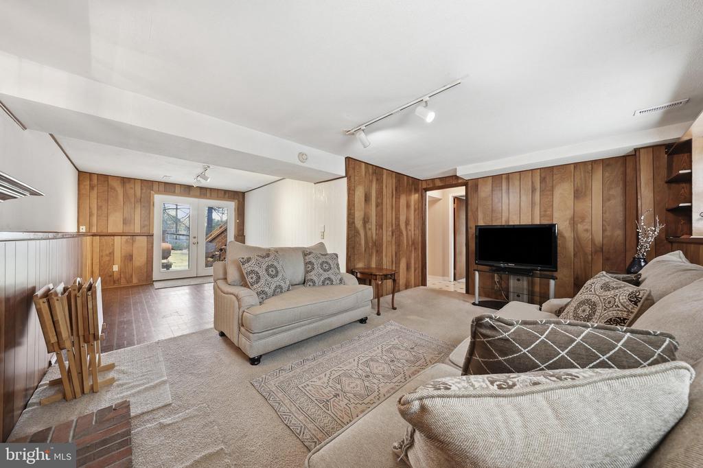1595 ELMWOOD COURT