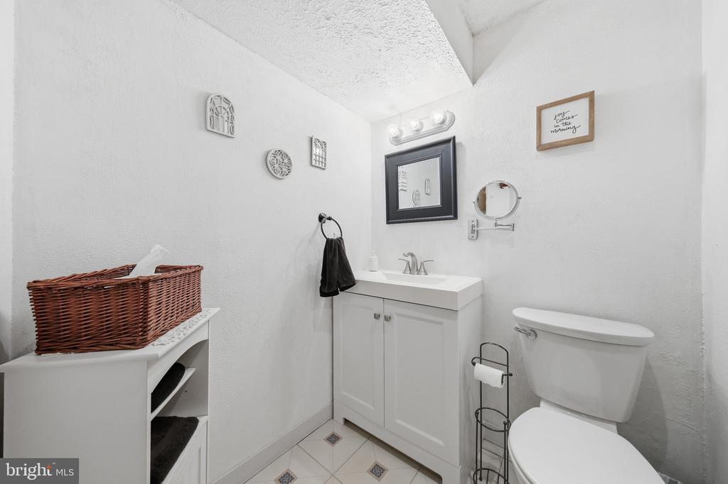 1595 ELMWOOD COURT