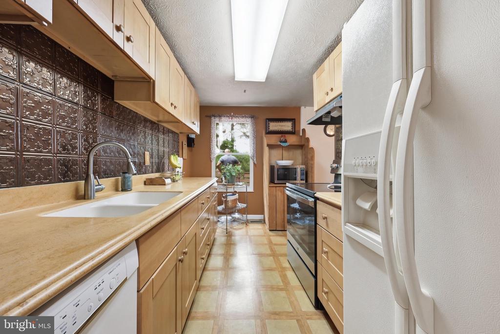 1595 ELMWOOD COURT