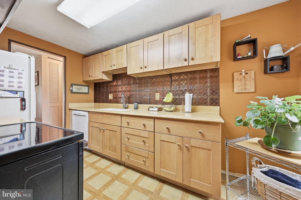 1595 ELMWOOD COURT