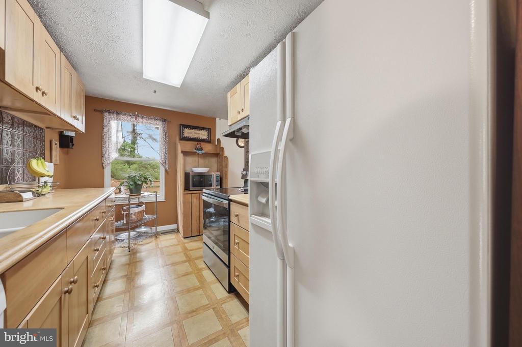 1595 ELMWOOD COURT