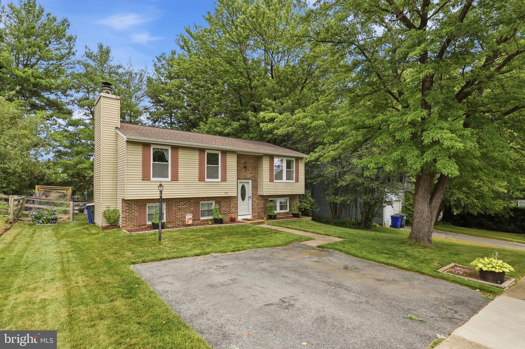 1595 ELMWOOD COURT