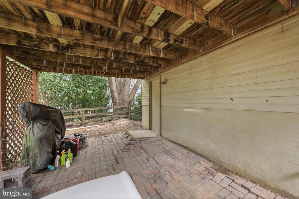 1595 ELMWOOD COURT