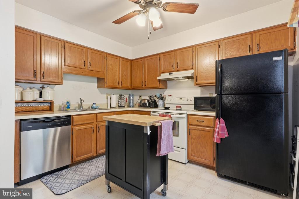 130 E HAMMAKER
