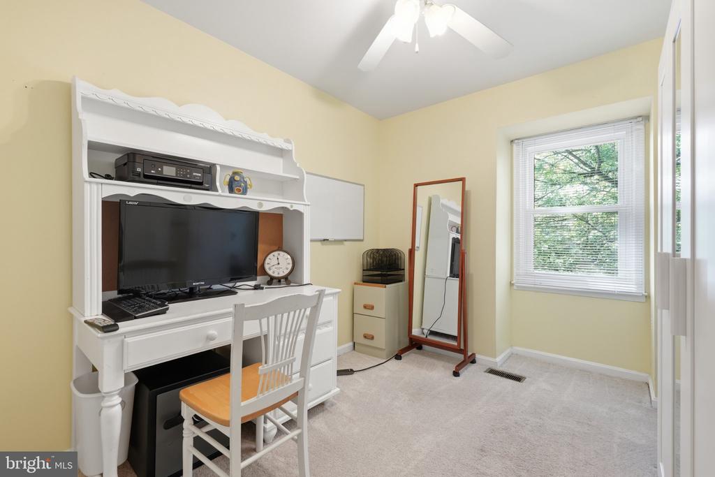 130 E HAMMAKER