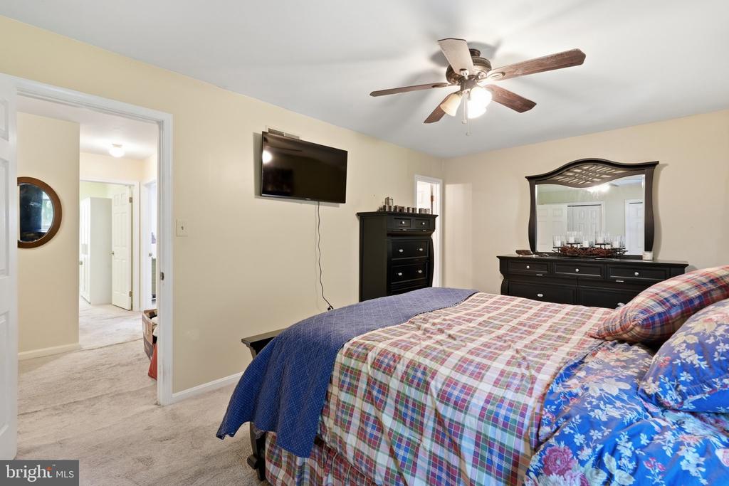 130 E HAMMAKER