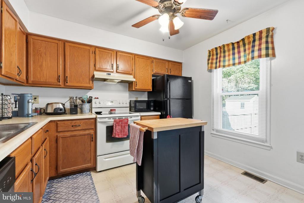 130 E HAMMAKER