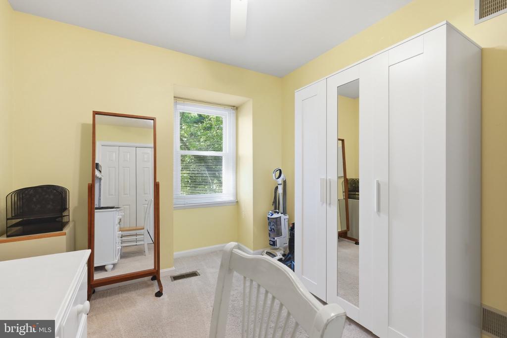 130 E HAMMAKER