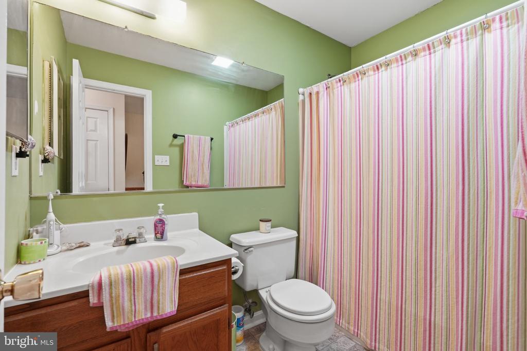 130 E HAMMAKER