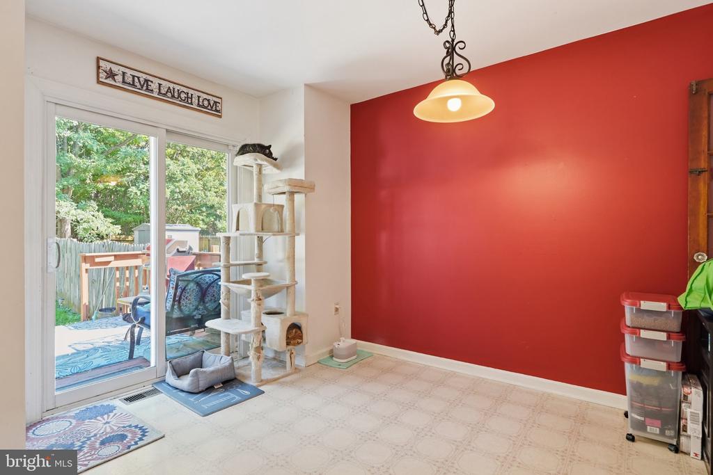 130 E HAMMAKER