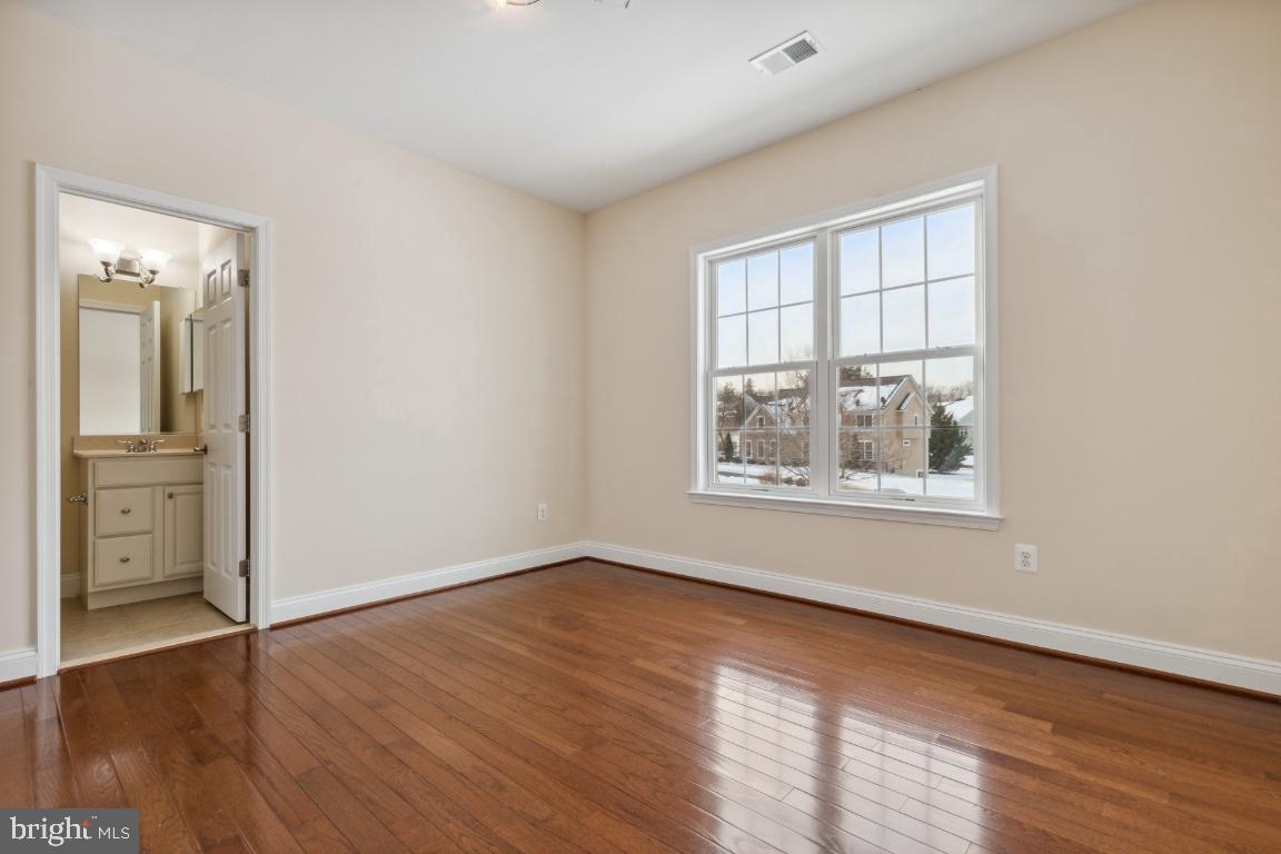 8414 Lillian LANE