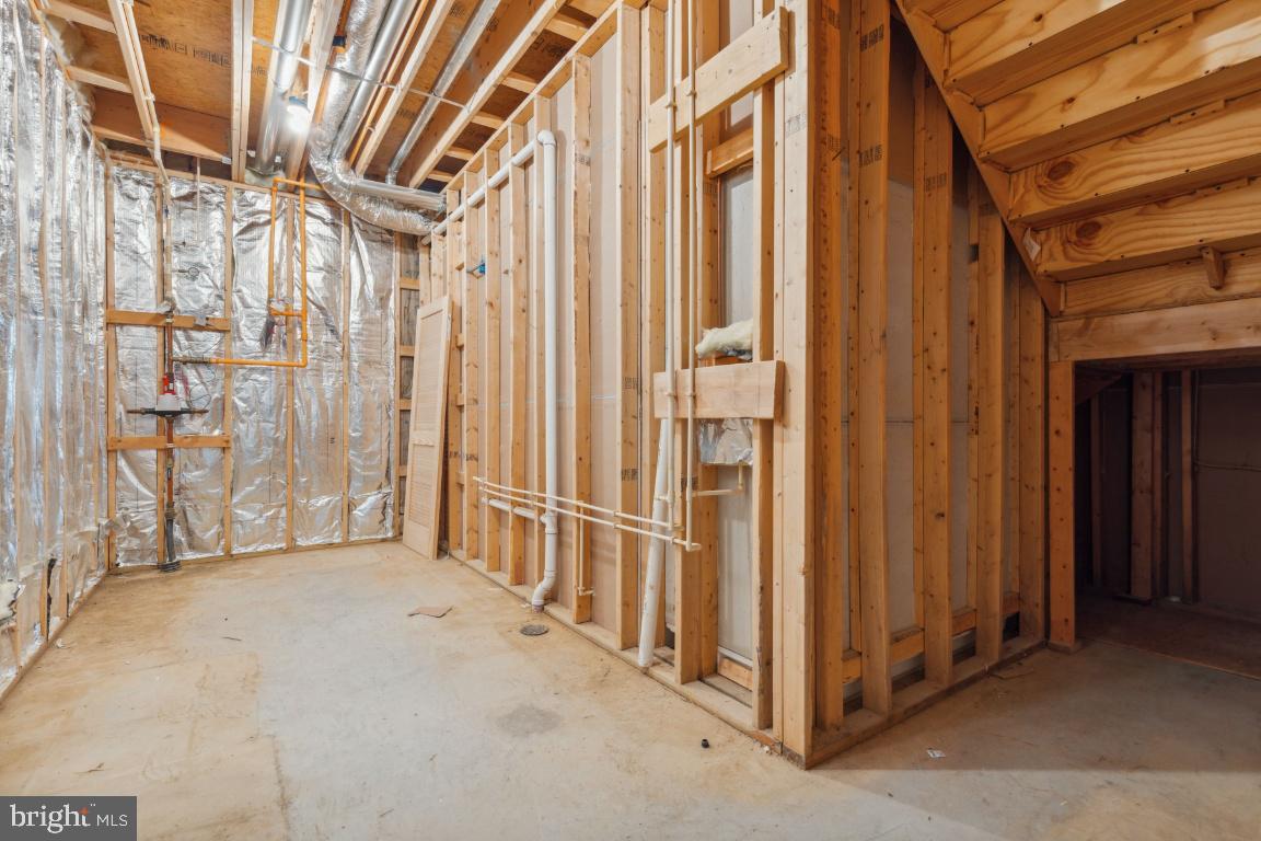 8414 Lillian LANE