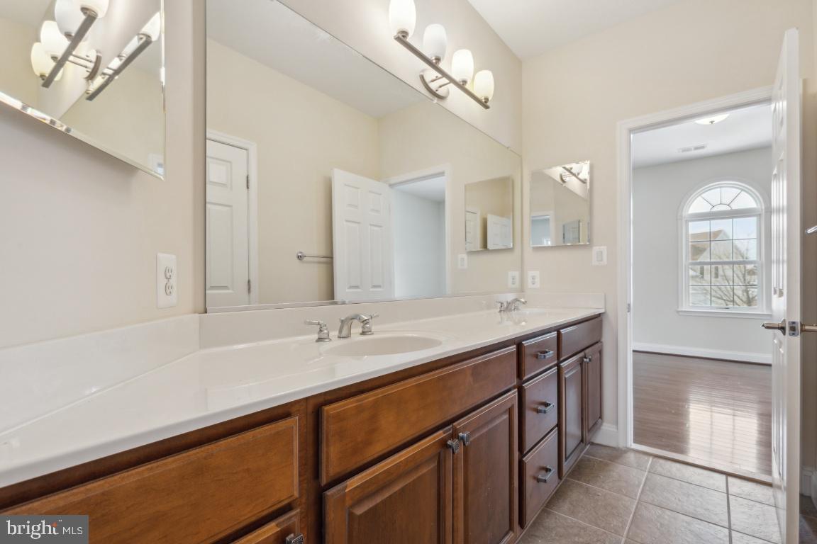 8414 Lillian LANE