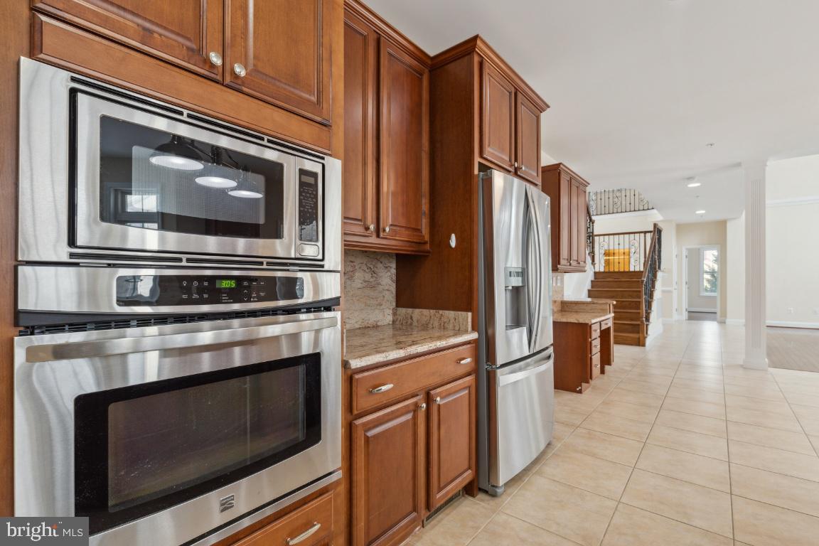 8414 Lillian LANE
