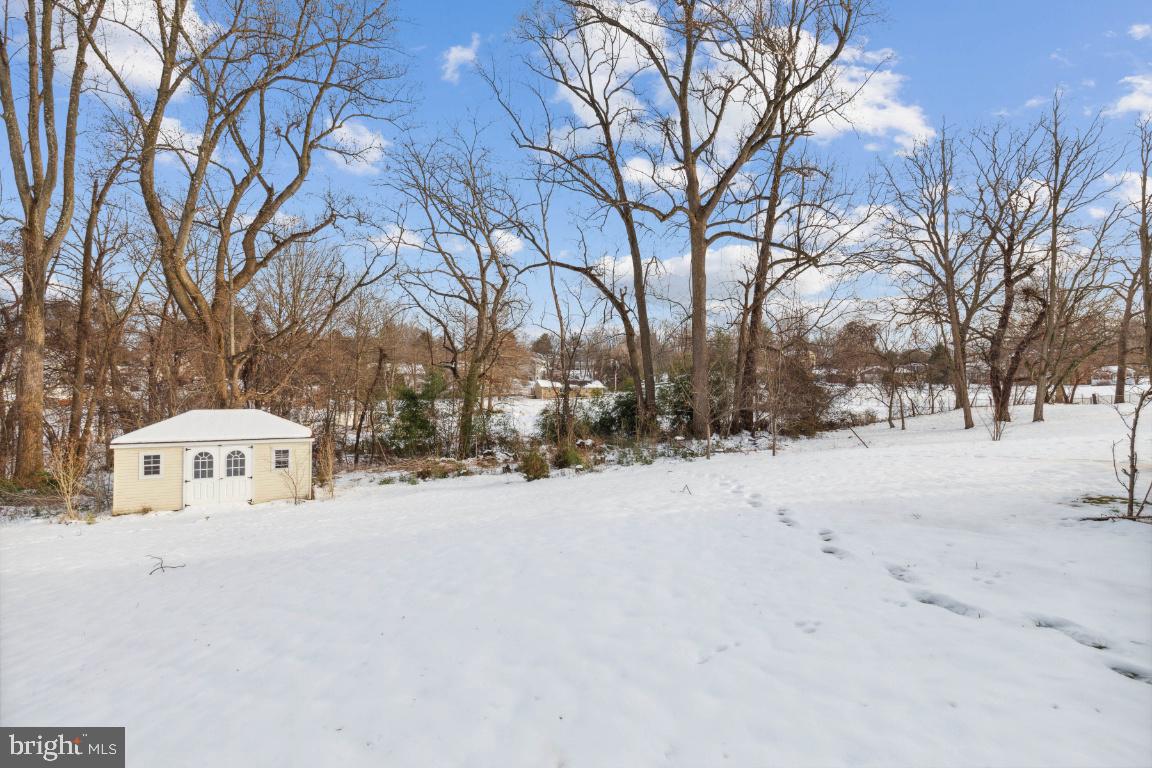 8414 Lillian LANE