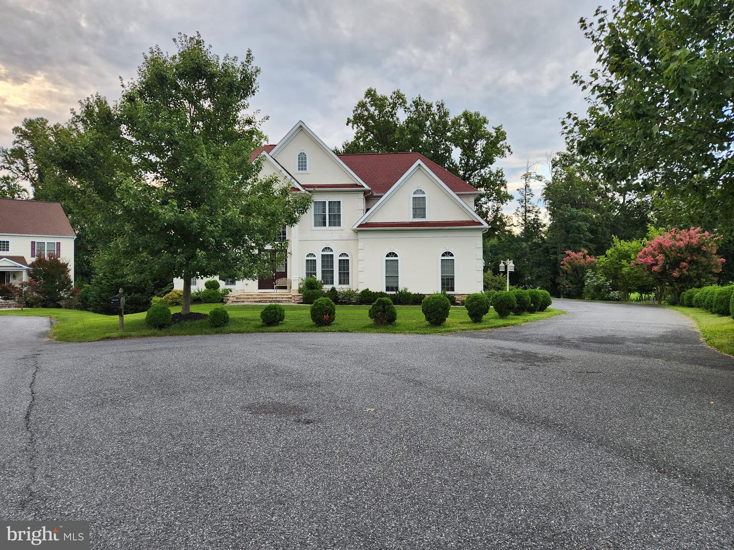 8414 Lillian LANE