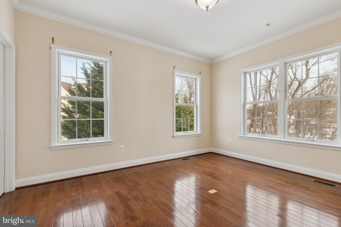 8414 Lillian LANE