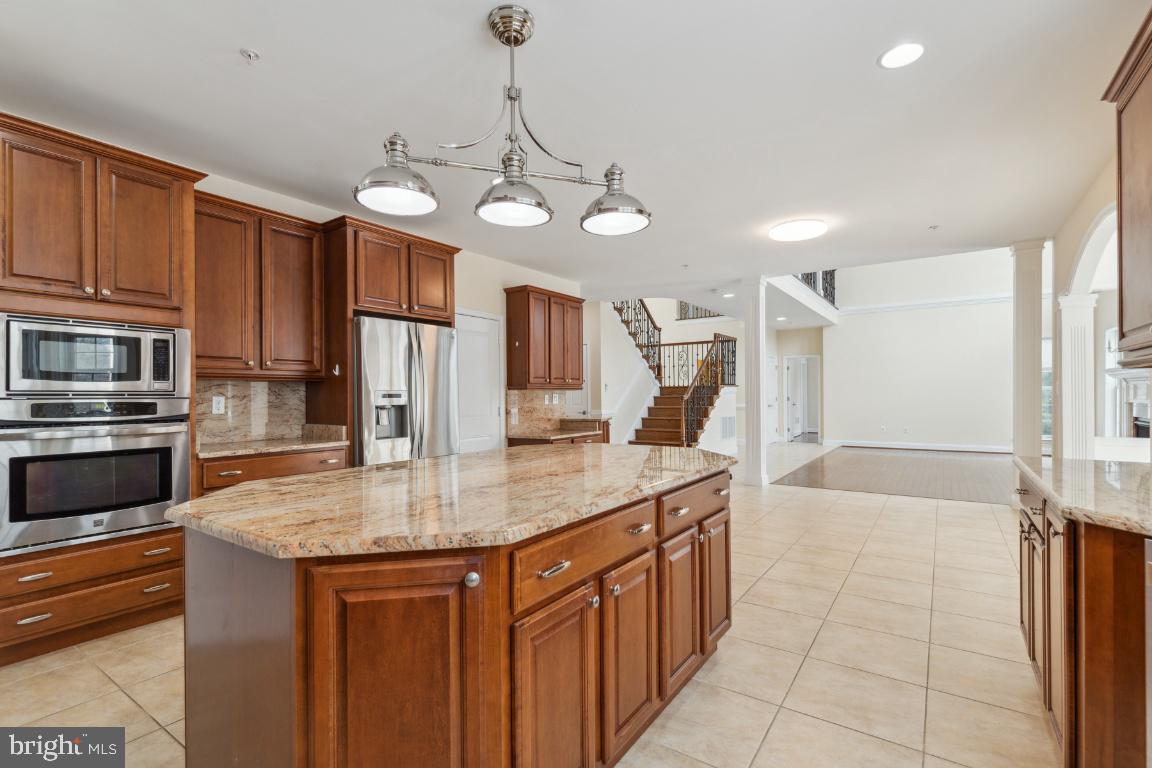 8414 Lillian LANE