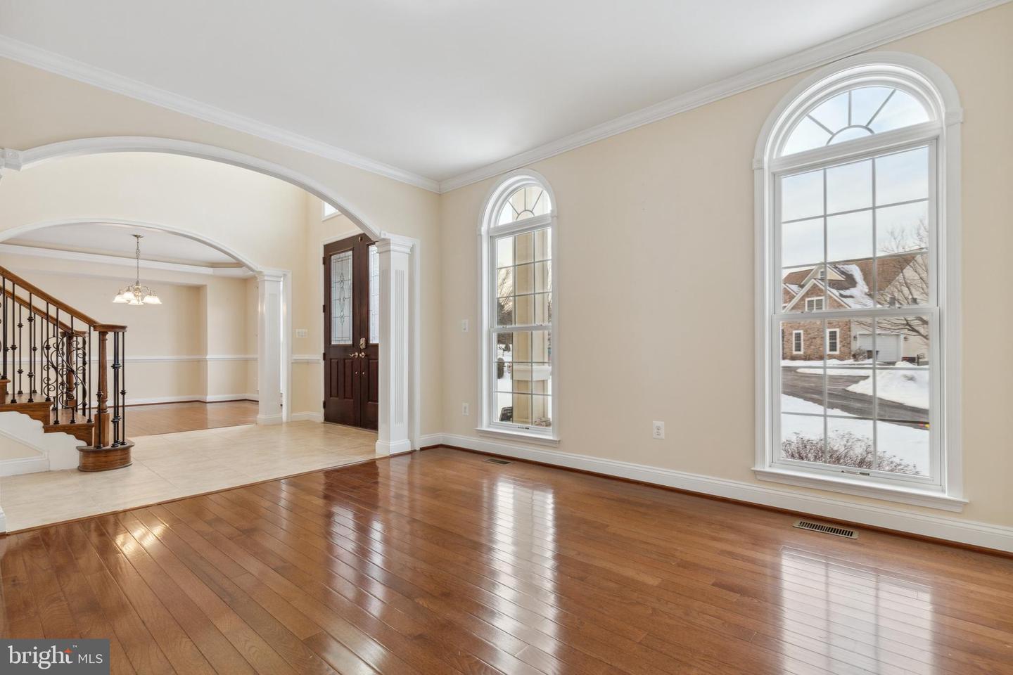 8414 Lillian LANE