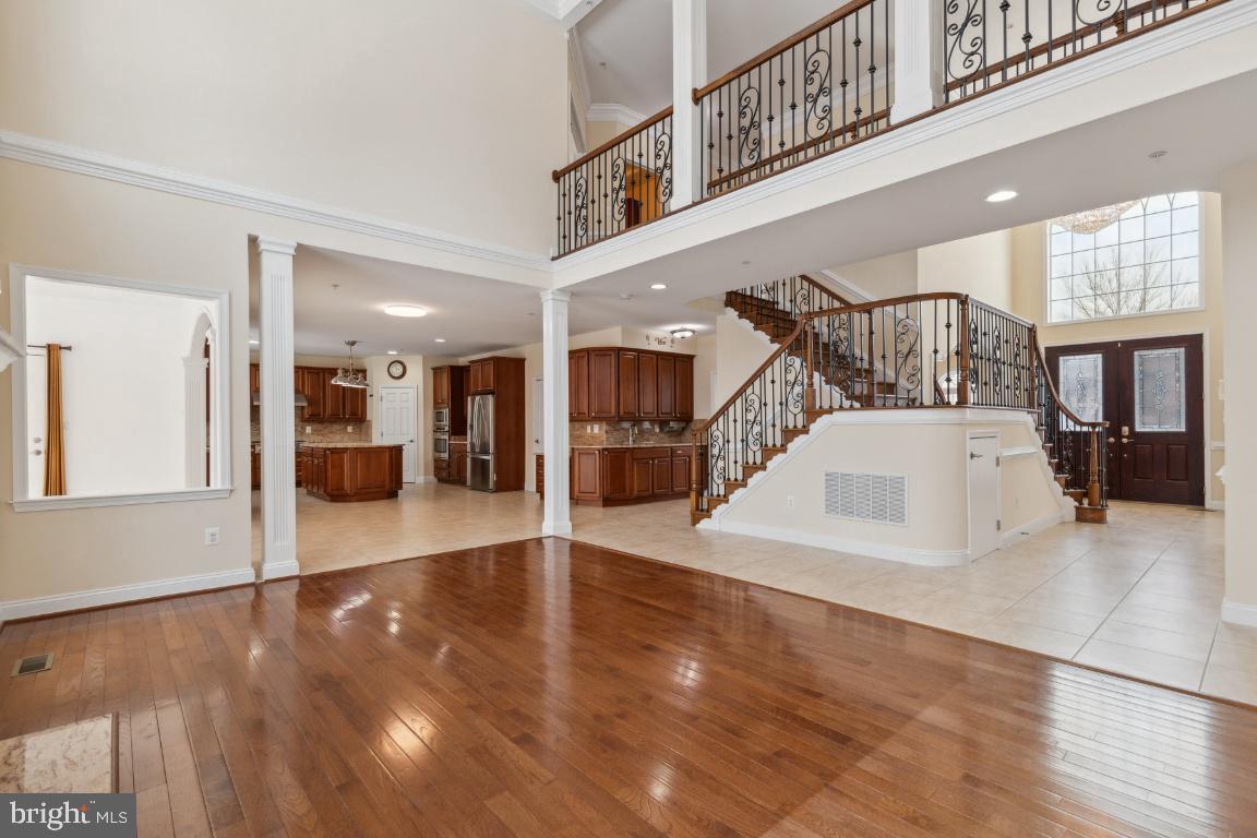 8414 Lillian LANE