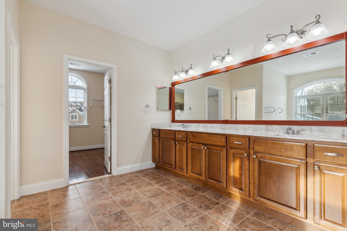 8414 Lillian LANE