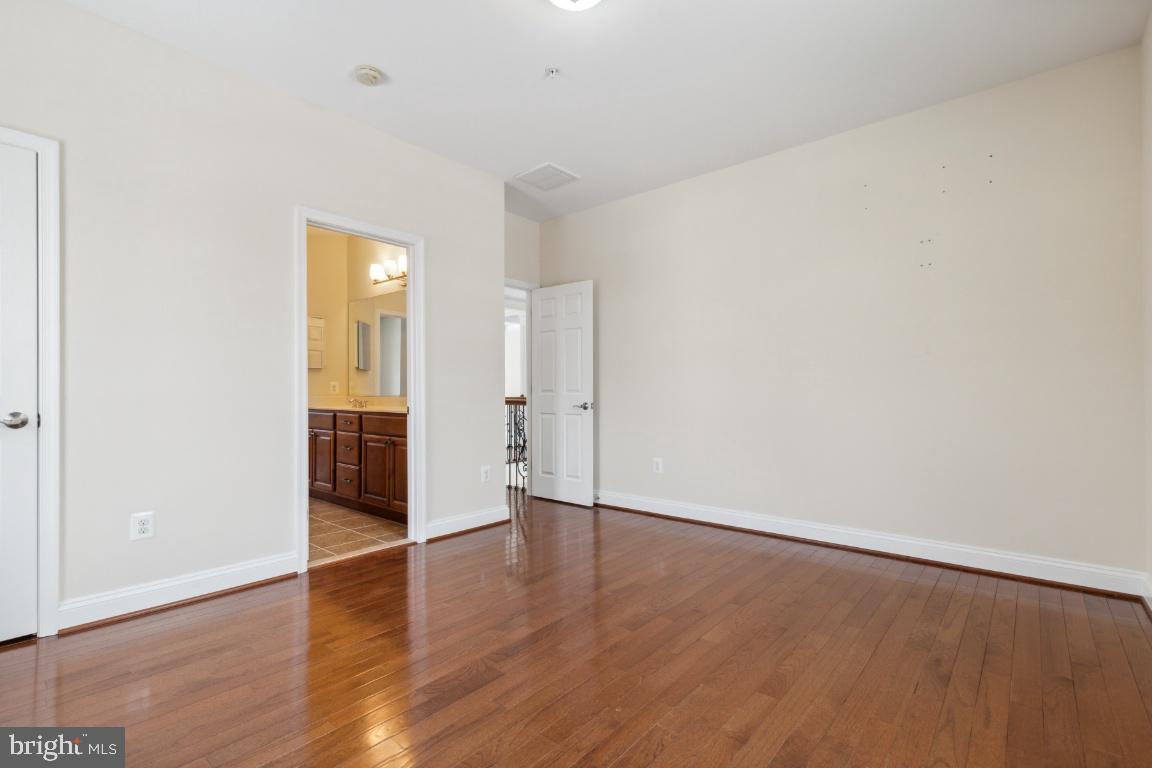 8414 Lillian LANE