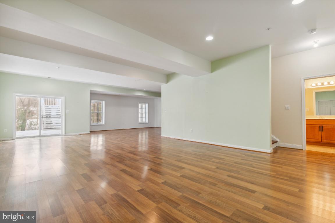 8414 Lillian LANE