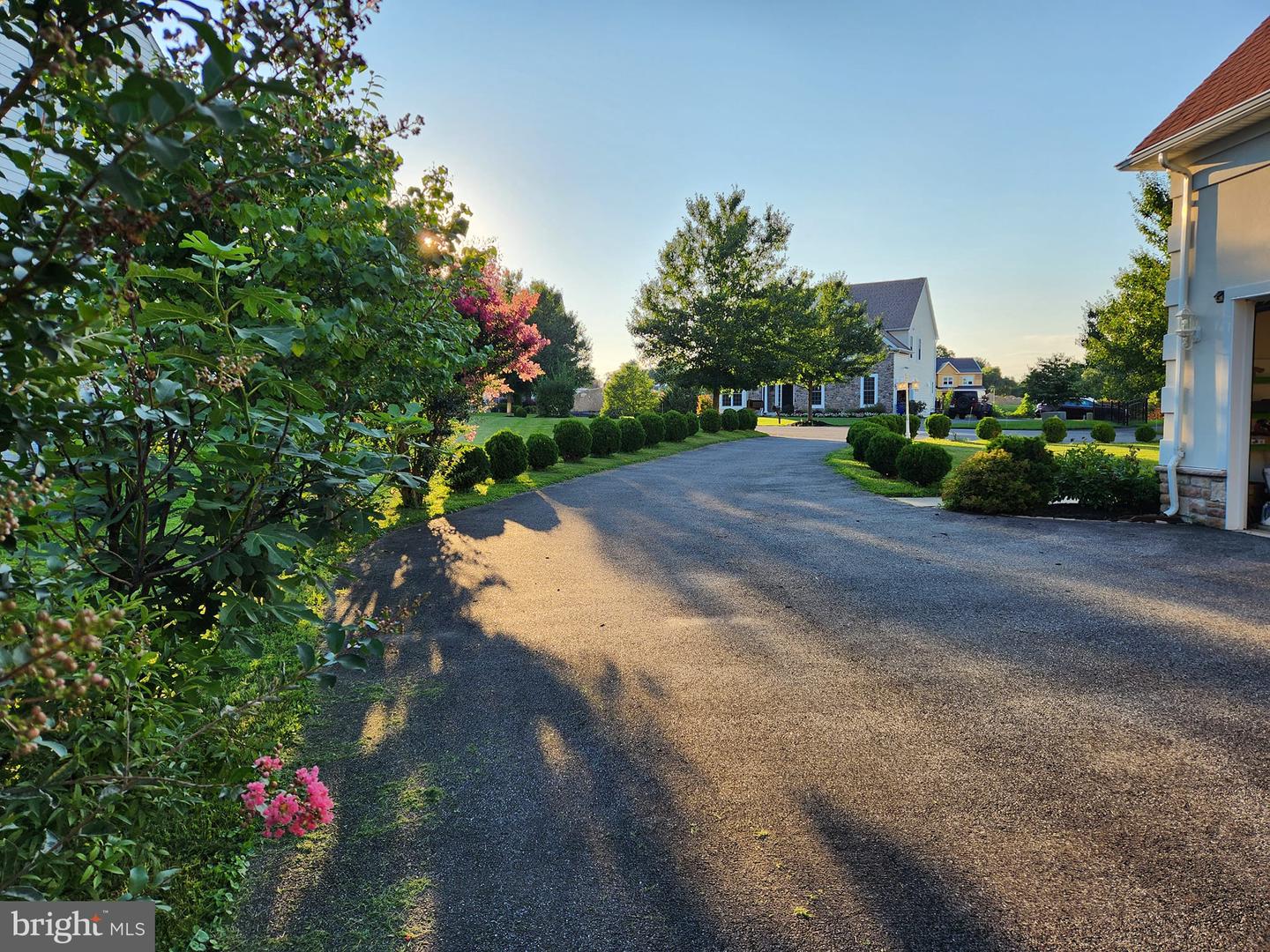 8414 Lillian LANE