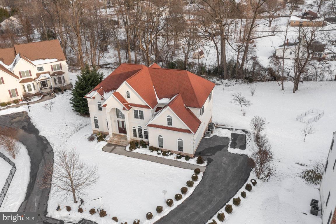 8414 Lillian LANE