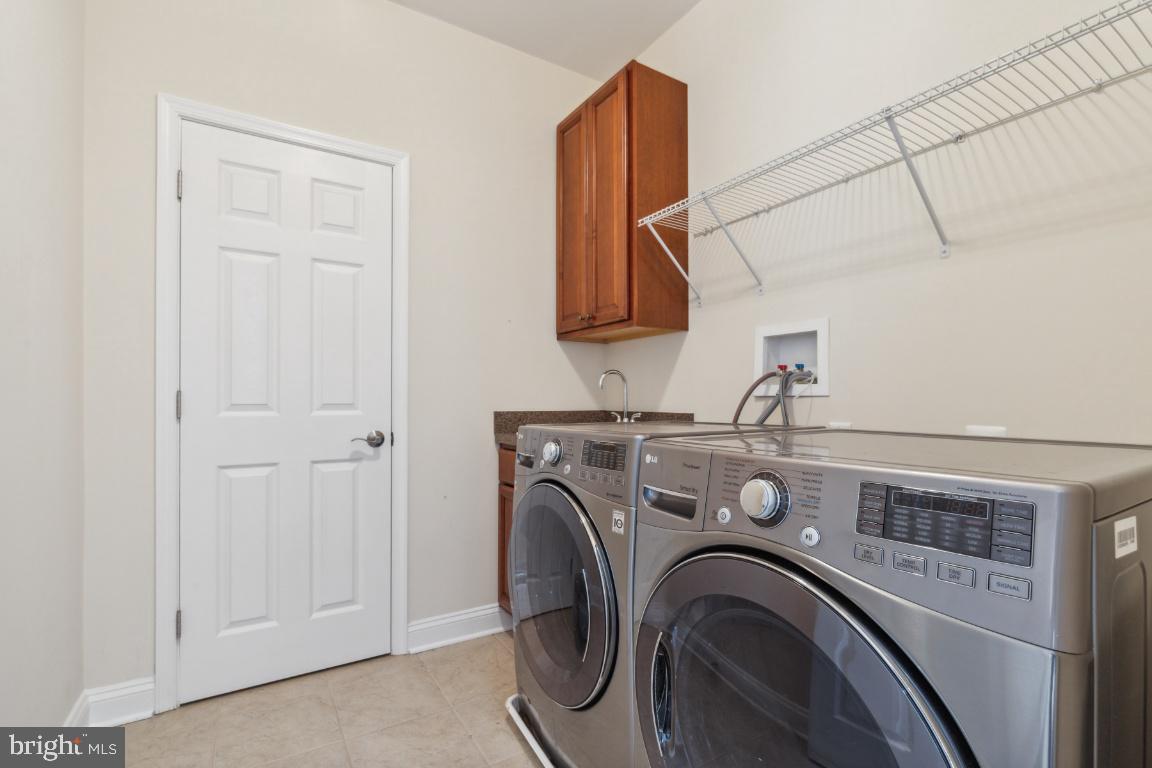 8414 Lillian LANE