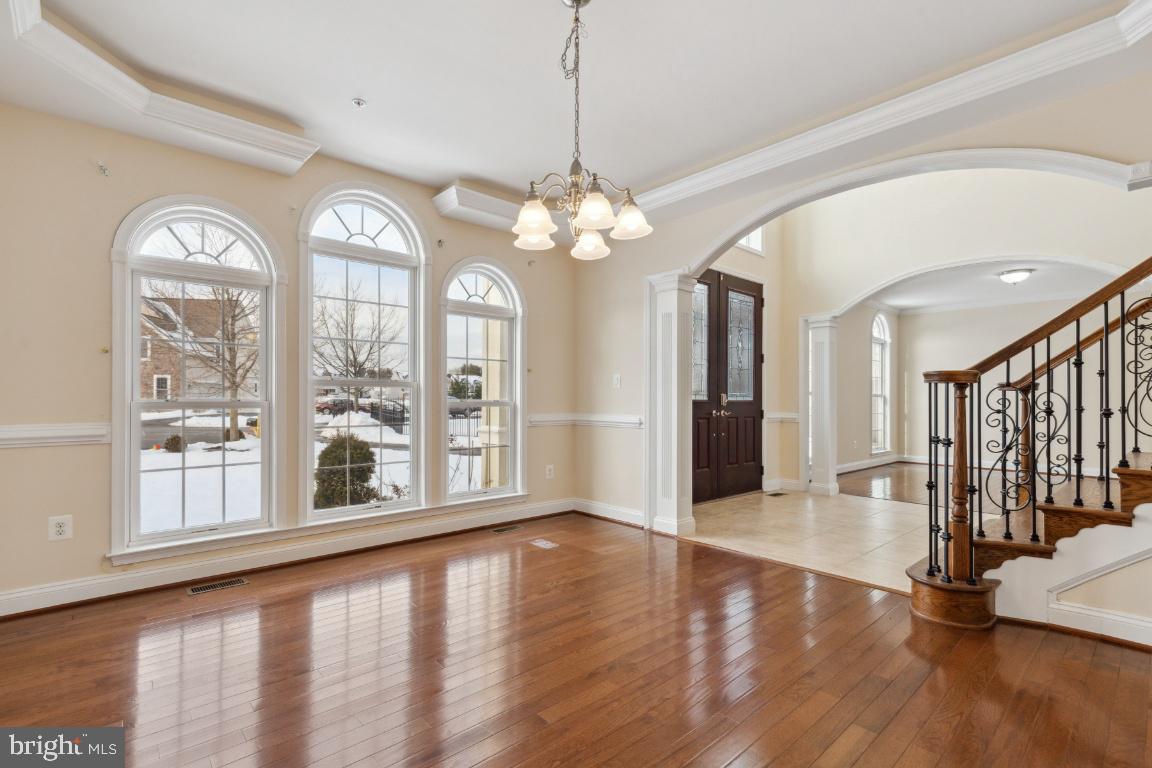 8414 Lillian LANE